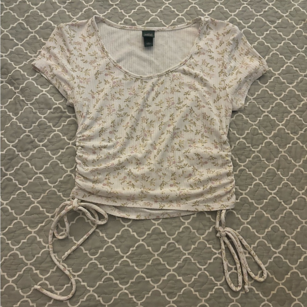 Wild Fable womens cropped floral top with ties and scrunches.